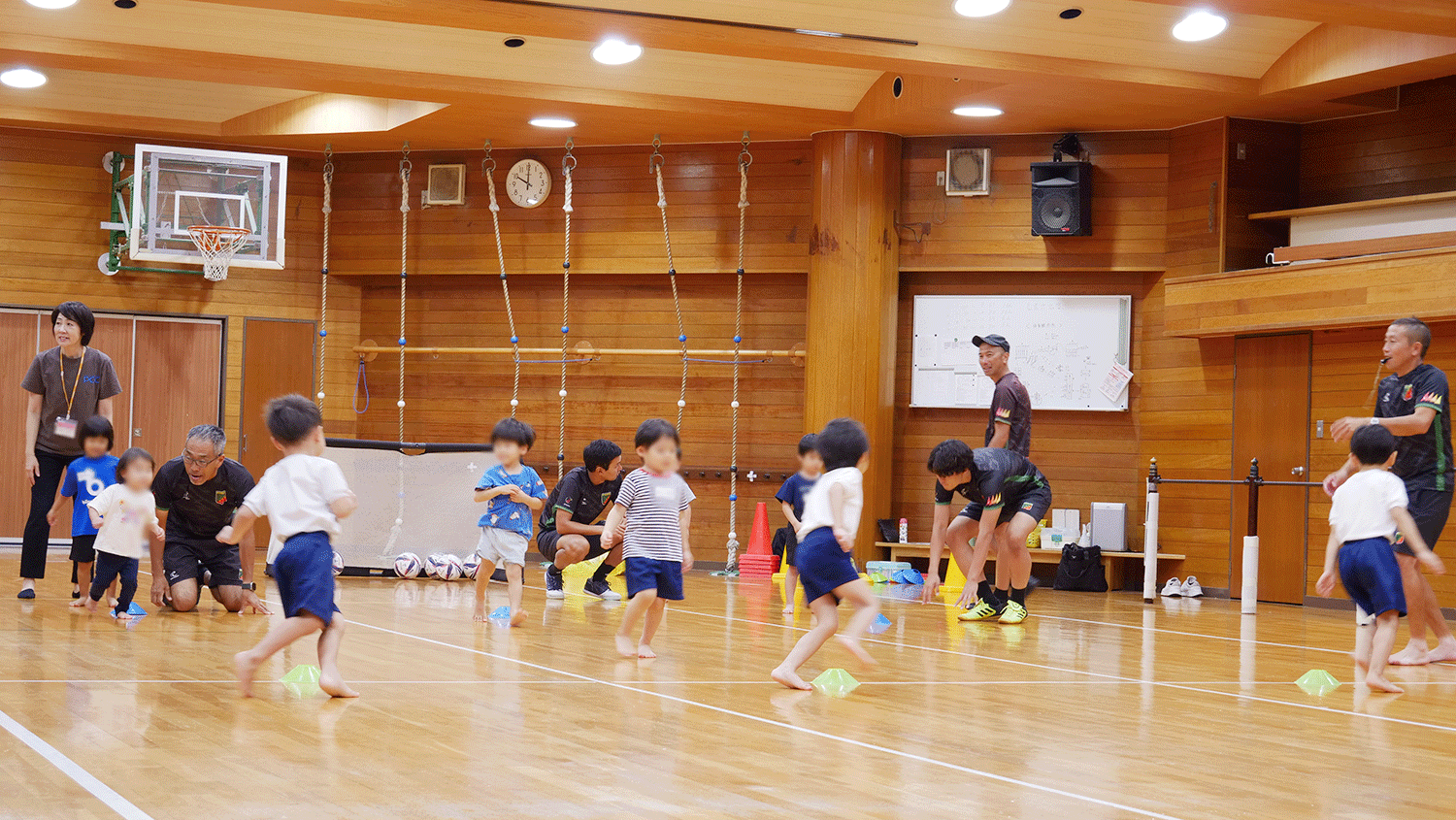 ライフキネティックを行う子どもたち