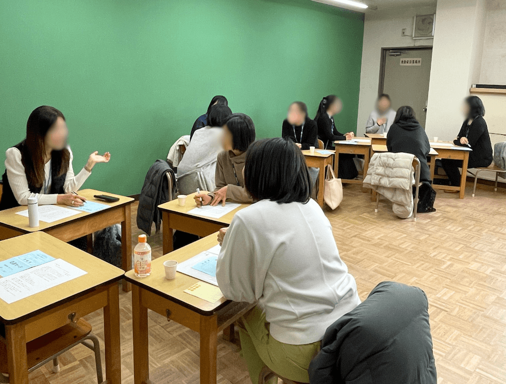 保護者同士で食について話し合う様子